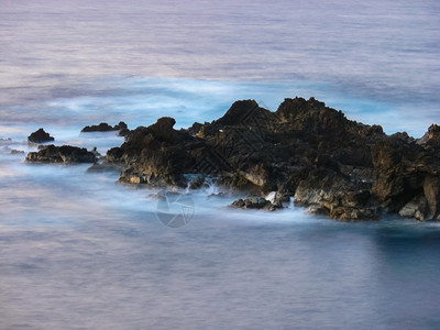 复活节岛海岸线复活节岛海岸岩石和洋复活节岛岸岩石洋滩热的公园图片