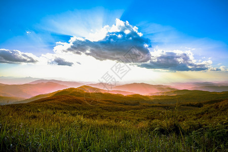 泰国山区观视和夜间阳光山景和夜晚阳光环境全景岭图片