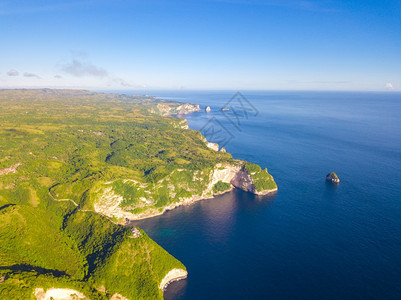 海浪印度尼西亚位于悬崖上方的城堡热带海岸和克里夫空中之景的城堡pos19028海平面以高山为顶端支撑图片