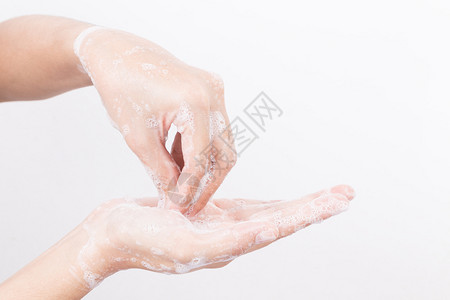 关心亚洲妇女手在白背景健康与生活方式概念全球洗手日用肥皂泡浴时手肥皂味的新鲜图片