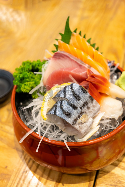 新鲜切片生鱼日本菜餐厅健康亚洲图片