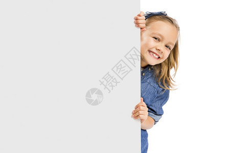 喜悦快乐的沟通美丽小女孩抱着在白板上展出一些东西图片