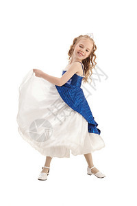 俏皮美丽的小女孩长着金发穿公主服跳舞的金发女孩白色的高清图片素材