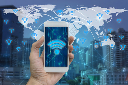 社会的人类全球商亲手使用智能机与世界的wifi图标连接和网络通讯www图片