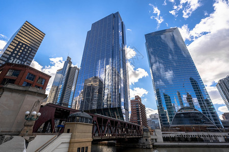玻璃芝加哥河道城市风景流边美国市中心天际建筑和与旅游概念美国首都当代的吸引力图片