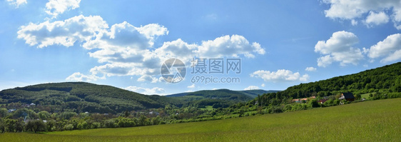 谷夏季山区美丽的风景捷克白喀尔巴阡山脉欧洲森林耶塞尼基图片