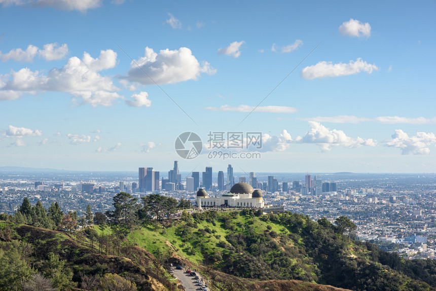 拉摩天大楼格里菲斯文台和阳光明媚的洛杉矶发光图片