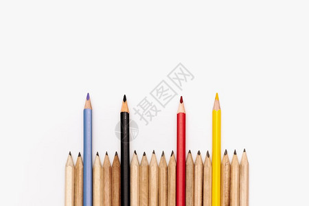 鼓舞人心的云白背景上领导型商业概念彩色铅笔尊重图片