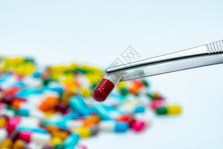 降低在制药厂概念中选择物的QA和QC实验室选择的Capsule药丸进行质量测试单位千兆克在实验室选择的Capsule药片进行质量图片