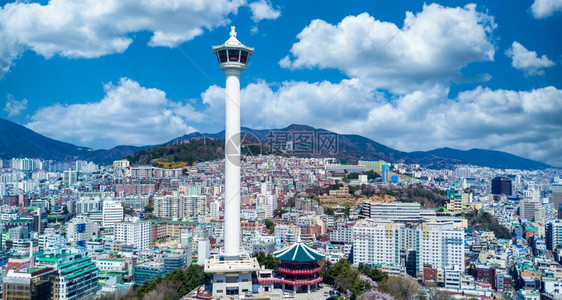 街道文化南韩釜山永都公园客车天线和摩大楼与客车塔图片