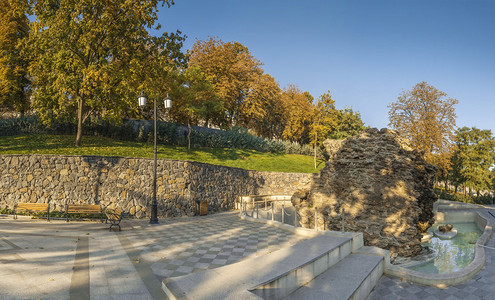 乌克兰敖德萨伊斯坦布尔公园全景秋天清晨乌克兰敖德萨伊斯塔布尔公园秋天城市放松途径图片