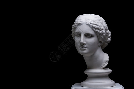 时代优质的极简主义黑色背景维纳斯半身像古代白色雕石膏复制品雕塑女人脸希腊神话中的爱情女文艺复兴时期黑色背景维纳斯半身像古代白色雕图片