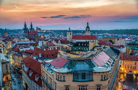 大教堂布拉格的屋顶景色多彩日落布拉格屋顶景色捷克语镇图片