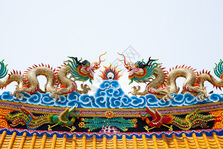 东宗教两色屋顶上的雕塑白色幕后的场景背后两色佛教图片