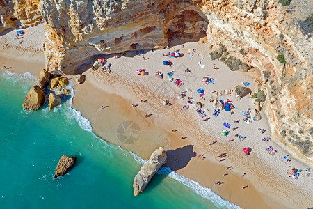 绿松石葡萄牙语阿尔加韦葡萄牙的PraiadaMarinha形成图片