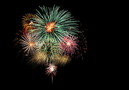 喜悦周年纪念日烟花照亮了黑天空闪发光的烟花爆炸显示图片