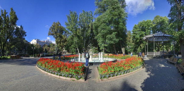 娱乐壁龛历史ODESSAUKRAINE092518乌克兰敖德萨市花园全景阳光明媚的夏季清晨奥德萨市花园全景图片