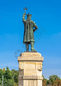 摩尔多瓦首都基希讷乌市中心的StefancelMare纪念碑位于摩尔多瓦基希讷乌的StefanMare名胜地德涅斯特街道钟图片