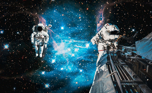 空域尽管宇航员太空人在为外层间的站工作时进行太空走宇航员穿着全套太空服进行操作图片