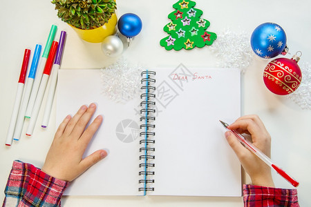 圣诞节孩子写信图片