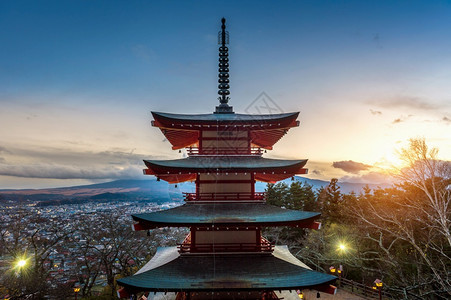 日本人落时的红土塔自然神社图片