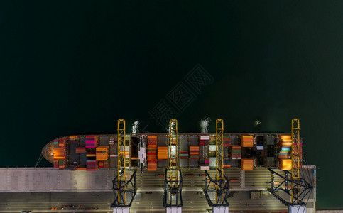码头鸟瞰集装箱船到海港载集箱用于进出口或运输航业务物流贸易港口和海运货物到港口国际运输船厂海上图片