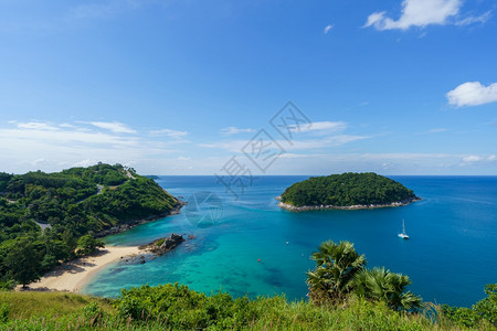 放松在普吉岛以南的亚努伊海滩旅游者泰国热带天堂泰国普吉Phuket是著名的游客目地松弛雅图片