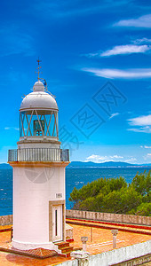 蓝色的玫瑰灯塔对蓝天与西班牙北部海岸白云的蓝色天空信标建筑学图片