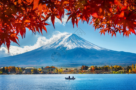 旅游自然日本川口子湖的秋季和藤田山梨图片