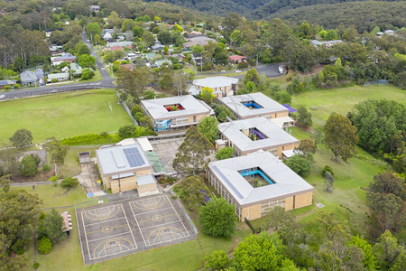 高的澳大利亚新南威尔士州蓝山Springwood中学的空观景澳大利亚新南威尔士州丛林结构体图片