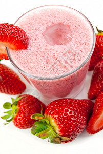 自然乳制品薄荷白底绝缘的健康草莓冰淇淋图片
