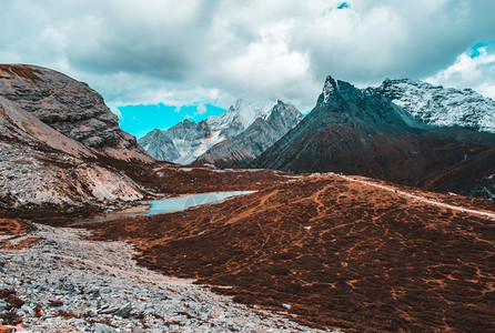 冬季雪山风景图片