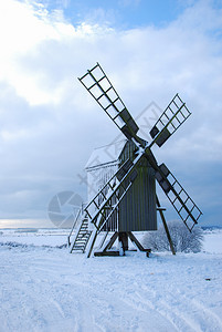 仙境磨库尔曼冬季瑞典群岛奥兰太阳和风的岛屿景色广阔的老木制风车图片