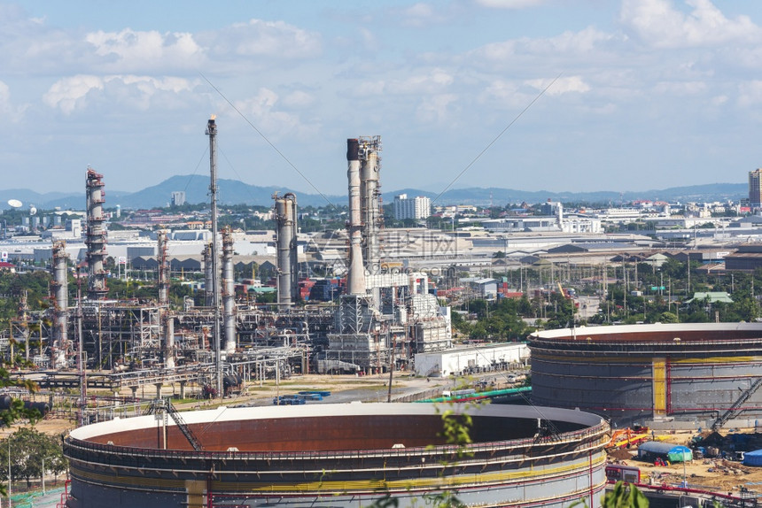 炼油厂气体汽工业与原罐汽供应和化工厂石油桶燃料重工业炼油厂制造行业概念环境植物管道图片