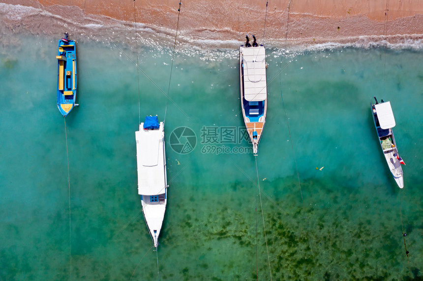 旅行户外海岸印度尼西亚巴厘岛海港传统船只的空中俯视图图片