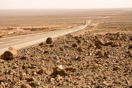 位于智利南美洲阿塔卡马沙漠的路空地面棕色图片