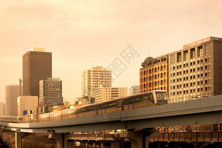 日本人运输新的HonshuKanto地区东京ShimbashiShipome地区Yurikamome高地单铁路图片