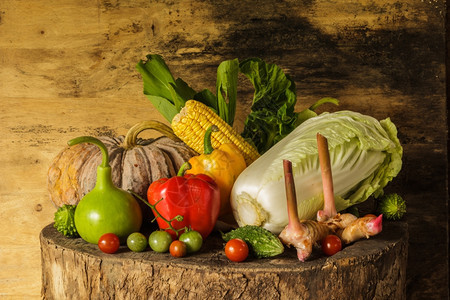 健康吃成熟蔬菜和水果作为烹饪的原料包括图片
