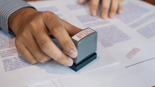 邮票授权公证人在经批准的合同格式文件贷款资金概念上印章签署日期批准合同形式文件图片