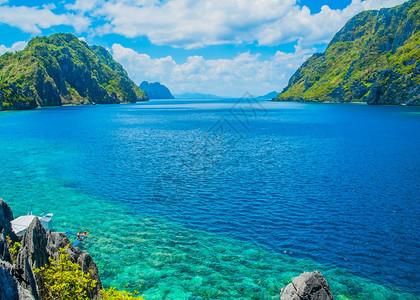 海岸线菲律宾帕拉万海湾和山区岛屿风景图菲律宾帕拉万目的地梦图片