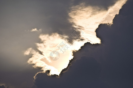 大气层深下午的美丽云彩风景细节季观图片