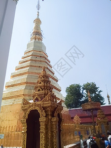 佛教云会泰国寺庙的塔图片