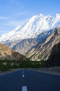 旅行节假日通往Rakaposhi山的路白雪皑图片