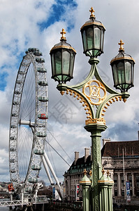 伦敦眼是泰晤士河南岸的一个巨型飞轮也称为千年Thames地标电缆已知图片