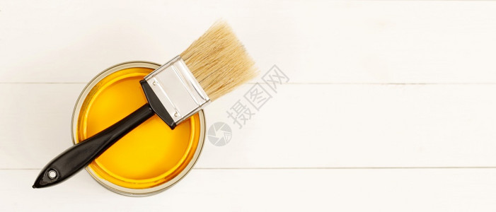 丰富多彩的油漆罐和刷子以及如何选择完美的室内涂料颜色和健康用油的好画家语气图片