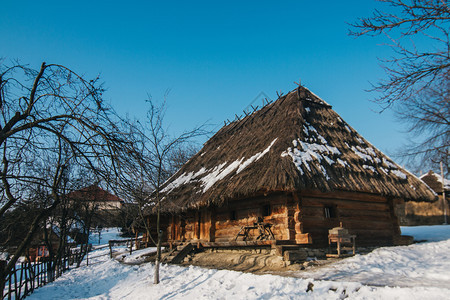乌克兰Uzhgorod的老式木制屋旅行历史顶图片