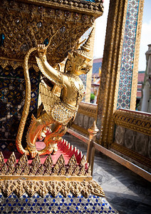 外部的Garuda鸟之王翡翠佛寺大殿宫泰国曼谷王亚洲图片