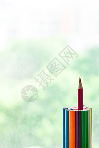 团体颜色锋利的未结彩铅笔高于其他成功和就概念的优度水平图片