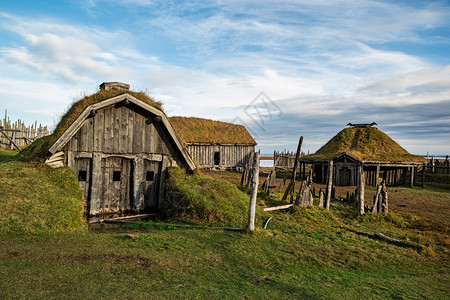 草天空冰岛维斯特拉霍恩山下的斯托克内维京村冰岛托克内维京村乡图片
