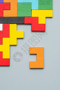 商业情感具有彩色木拼图背景逻辑思维业务难题决策解方案理使命成功目标和战略概念的几何形状块不完整图片